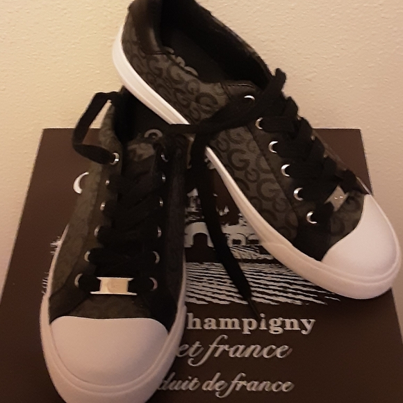 Guess Shoes Size 8 Canvas Monogram Sneakers NWOT - Picture 9 of 16